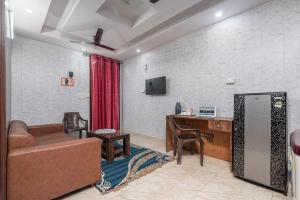 a living room with a couch and a desk at TF Cozy Flats Bnb 2 BHK Flat,Near Airport Delhi in New Delhi