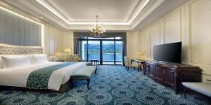 Postel nebo postele na pokoji v ubytování Crowne Plaza Dongying by IHG