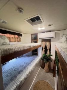 Letto o letti in una camera di Brisas de Isabela Cozy Glamper 1A