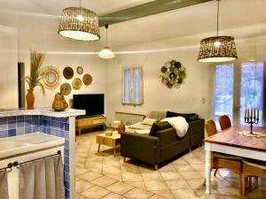 a living room with a couch and a table at Domaine Plan des Devens in Roussillon
