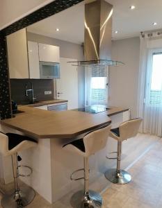 a kitchen with a wooden counter and stools at Ferienwohnungen am Holzmarkt, am Rande der Altstadt in Bad Kreuznach