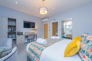 a bedroom with a bed and a desk and a kitchen at Townhouse No.1 in Aberystwyth