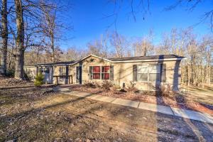 Quaint Home with Dock and Lake Access!