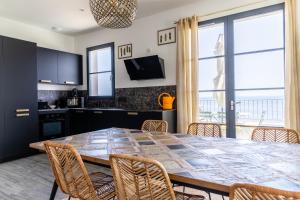 Nhà bếp/bếp nhỏ tại Casa lunga, 8 pax, clim, vue mer, piscine