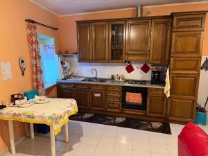 A kitchen or kitchenette at IL RUSTICO UNO a Bugnara nella Valle del Sagittario