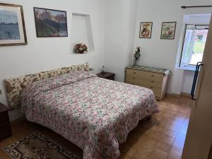 A bed or beds in a room at IL RUSTICO UNO a Bugnara nella Valle del Sagittario