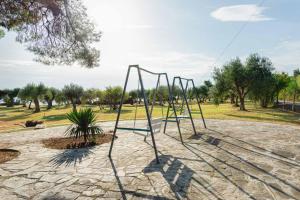 Plac zabaw dla dzieci w obiekcie Malt Beachfront Villa
