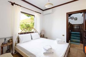 Łóżko lub łóżka w pokoju w obiekcie Malt Beachfront Villa