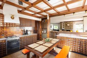Kuchnia lub aneks kuchenny w obiekcie Malt Beachfront Villa