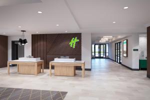 Vstupní hala nebo recepce v ubytování Holiday Inn & Suites - Barstow by IHG + 28 fotografií