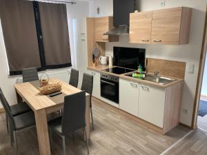 a kitchen with a table and a dining room at Ferienwohnung Funke F3 für Monteure in Apolda