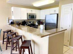 Η κουζίνα ή μικρή κουζίνα στο Beach Club - Catalina 902-1 bed 2Bath +21 φωτογραφίες