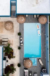an overhead view of a swimming pool at a resort at Aquaville Dorado Moderna A Studio 7 in Dorado
