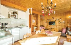 Küche/Küchenzeile in der Unterkunft Stunning Home In Hohentauern With 4 Bedrooms
