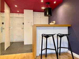 Kuchyňa alebo kuchynka v ubytovaní K22 Apartments centrum Warszawy + 7 fotografií
