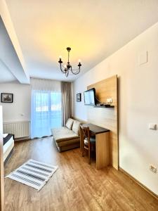 a living room with a table and a couch at Vila Paltinis in Păltiniş