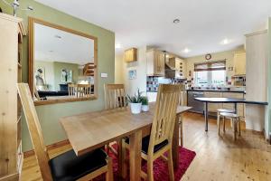 Gallery image of Cosy 3 bed cottage with a indoor fireplace! in Dunfanaghy