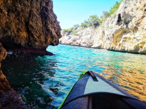 a view of the water from a kayak in a canyon at la ventana al mar in Jávea