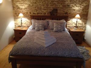 Säng eller sängar i ett rum på La Brenatière