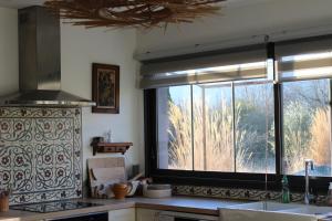 Kuchyň nebo kuchyňský kout v ubytování CHEZ ELLES EN PROVENCE