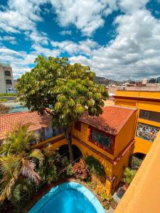 an overhead view of a building with a tree and a pool at Hotel Oaxaca Real in Oaxaca City