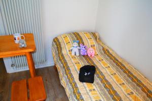 a bed with stuffed animals on it next to a table at VVF Haute Loire Saint-Julien-Chapteuil in Saint-Julien-Chapteuil +31 photos