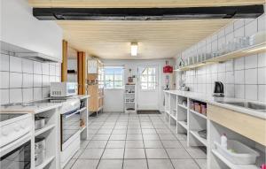 Kuchyň nebo kuchyňský kout v ubytování Beautiful Apartment In Stryn With Kitchen