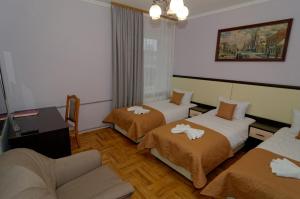 Rúm í herbergi á Pysanka Hotel