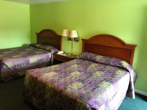 Ένα ή περισσότερα κρεβάτια σε δωμάτιο στο Ranch House Motel Marksville