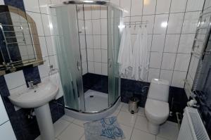 Baðherbergi á Pysanka Hotel