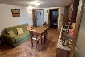 Kuchyň nebo kuchyňský kout v ubytování Casa in splendida riserva naturale