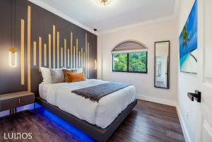 Cama o camas de una habitación en Luxury Beach Oasis - Heated Pool, Game Extravaganza L44