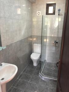 Bagno di House Near Forest