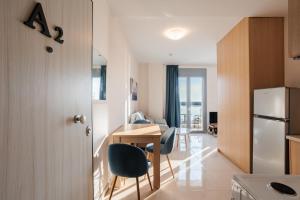 Kuchyňa alebo kuchynka v ubytovaní Georgia seaview apartments Α2