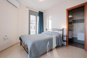 Posteľ alebo postele v izbe v ubytovaní Georgia seaview apartments Α2