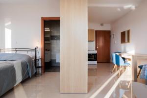 Posteľ alebo postele v izbe v ubytovaní Georgia seaview apartments Α2