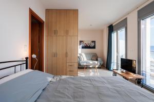 Posteľ alebo postele v izbe v ubytovaní Georgia seaview apartments Α2