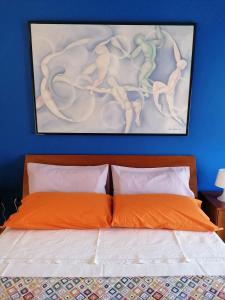 Säng eller sängar i ett rum på Alloggio del Castello da Germana Parcheggio gratuito