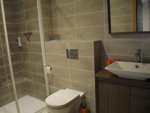 Ein Badezimmer in der Unterkunft Appartement Châtel, 4 pièces, 6 personnes - FR-1-200-298