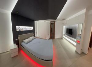 a bedroom with a bed with a red light at Villa Mirella in Villafranca Padovana