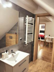 Zdjęcie z galerii obiektu Dębowy Apartamenty/Pokoje w mieście Dębno