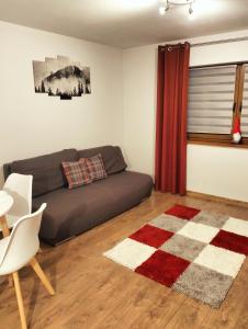 Część wypoczynkowa w obiekcie Dębowy Apartamenty/Pokoje