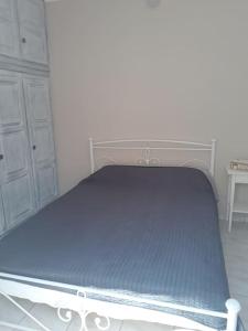 Postel nebo postele na pokoji v ubytování Margarita Santorini 1