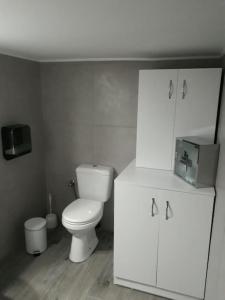 Koupelna v ubytování Margarita Santorini 1