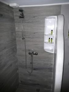 Koupelna v ubytování Margarita Santorini 1
