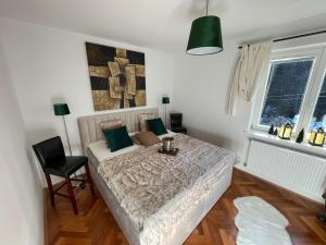 Postel nebo postele na pokoji v ubytování Apartments Gozdni Raj Rogla