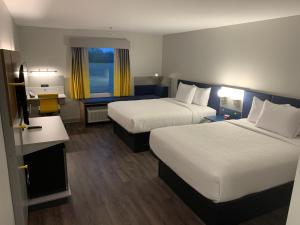 Postel nebo postele na pokoji v ubytování Microtel Inn & Suites by Wyndham Rehoboth Beach