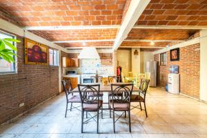 a kitchen and dining room with a table and chairs at Meson del Conde in San Miguel de Allende