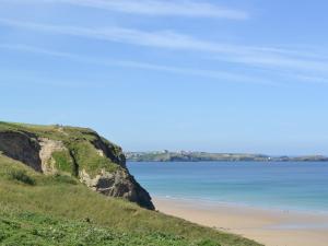 a view of a beach and the ocean at Merlin View in Saint Mawgan