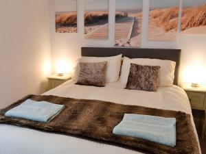 Postel nebo postele na pokoji v ubytování Roland Cottage